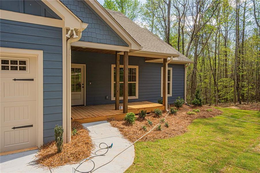 Exterior details and patio area of a home in , Murrayville (Image 40).