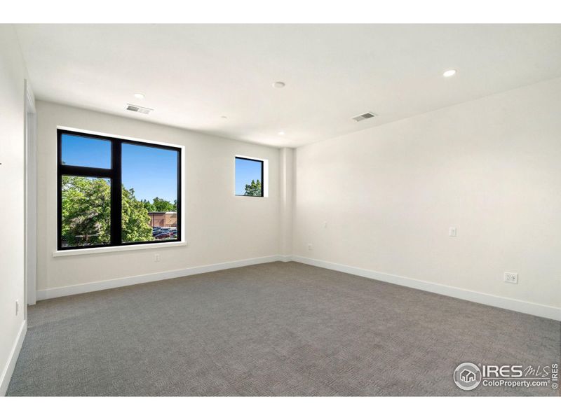 Large primary bedroom.