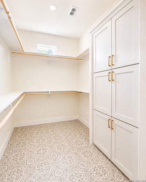 Spacious, unfurnished interior of a new home in , Bulverde (Image 22).