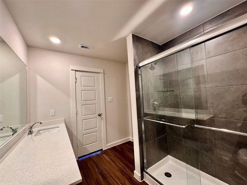 Furnished interior view inside a new home in Santa Fe, Cleveland (Image 9). Furnished interior view inside a new home in Santa Fe, Cleveland (Image 9).