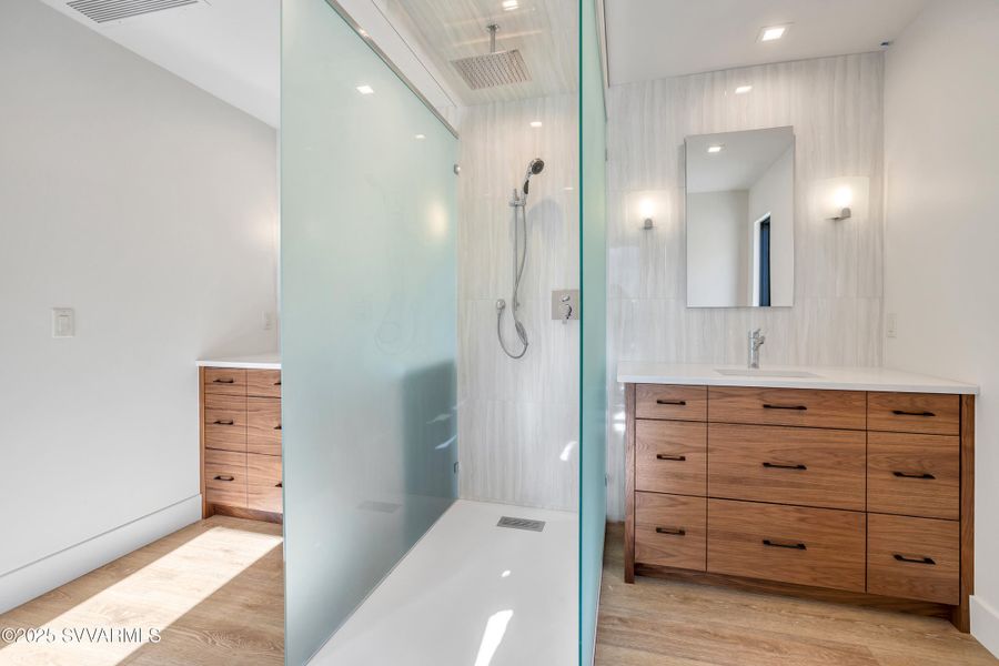 900UIG - 1905 900UIG - 1905