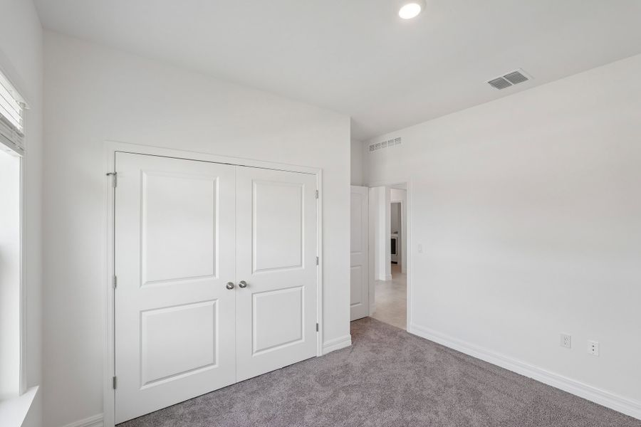 Spacious, unfurnished interior of a new home in Heritage Station, Punta Gorda (Image 50).