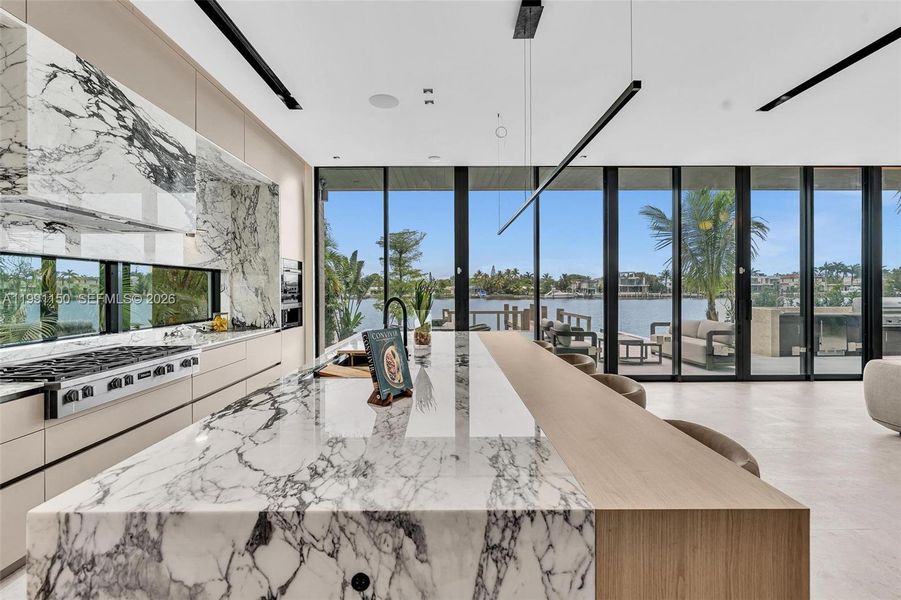 Community amenities in , Miami Beach (Image 29).