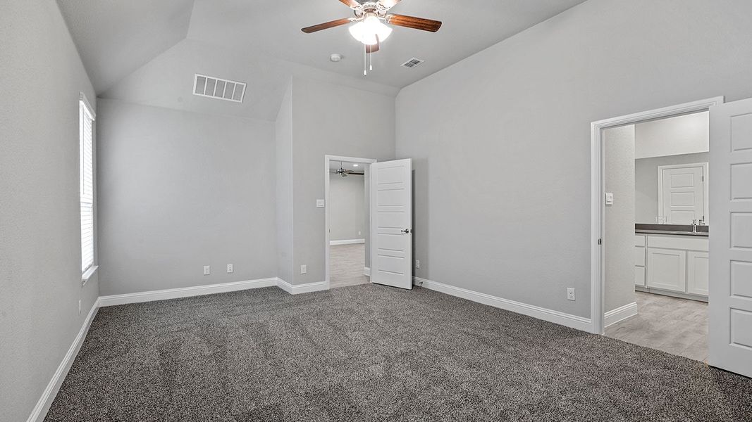 Spacious, unfurnished interior of a new home in Eagle Creek, Denton (Image 21).