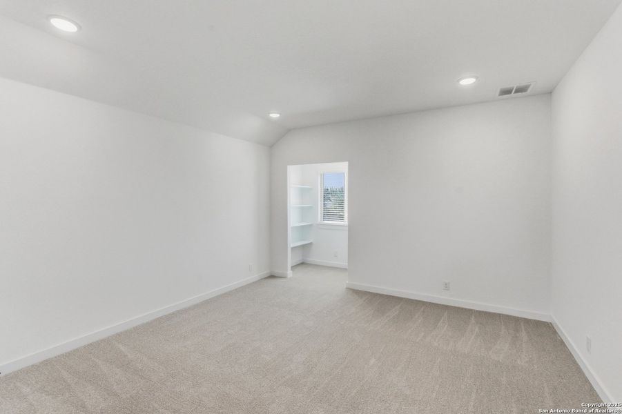 Spacious, unfurnished interior of a new home in The Crossvine – Garden Homes, Schertz (Image 34).