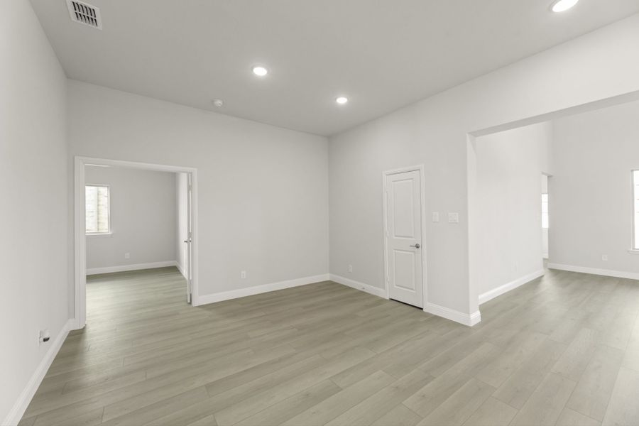 Spacious, unfurnished interior of a new home in Meadow Run, Melissa (Image 15).