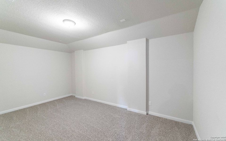 Spacious, unfurnished interior of a new home in Arcadia Ridge, San Antonio (Image 13). Spacious, unfurnished interior of a new home in Arcadia Ridge, San Antonio (Image 13).