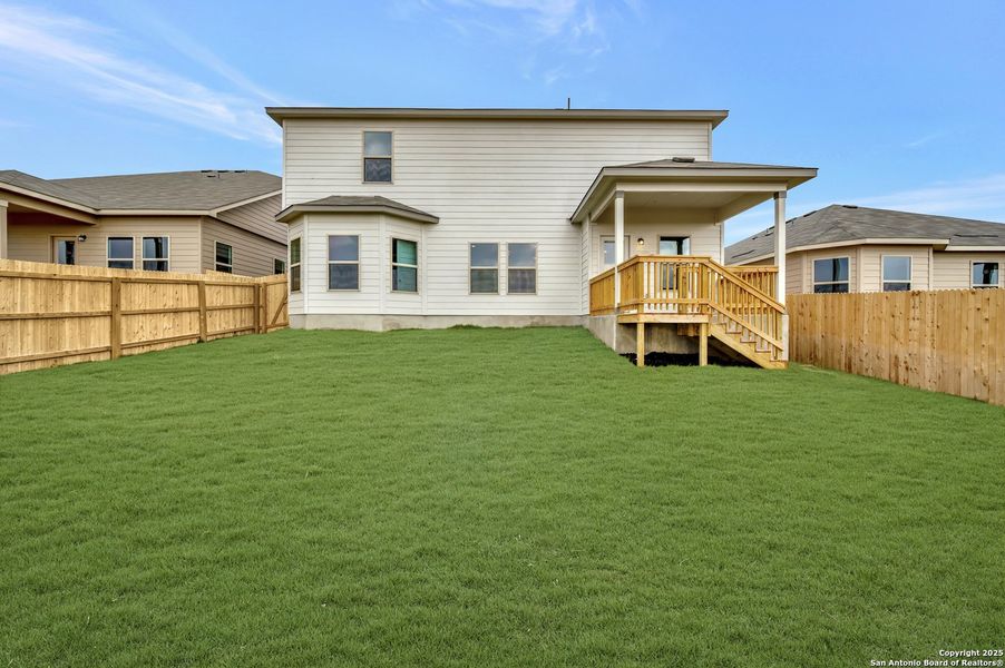 Exterior details and patio area of a home in Paloma Park, Converse (Image 4).