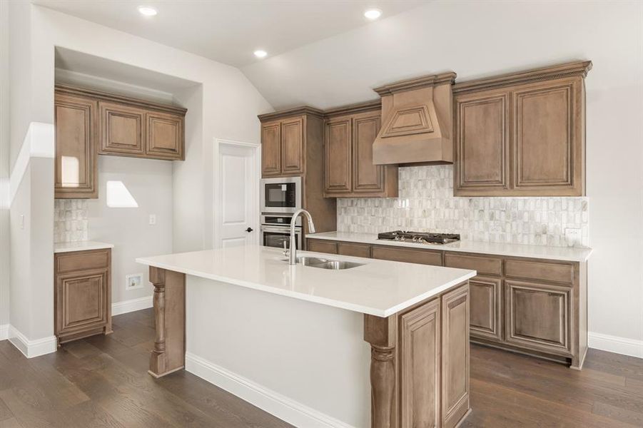Furnished interior view inside a new home in Sable Creek, Sanger (Image 13).