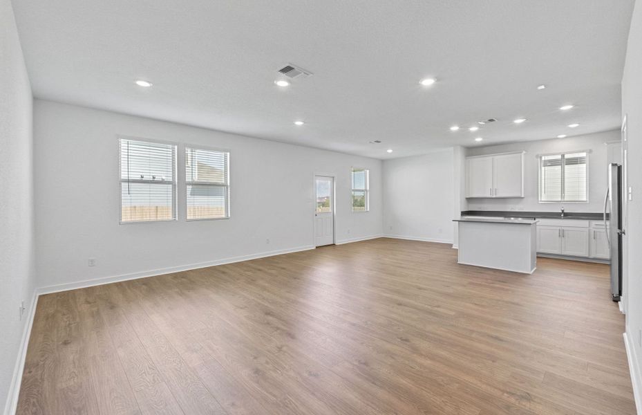 Spacious, unfurnished interior of a new home in Sonterra, Jarrell (Image 27). Spacious, unfurnished interior of a new home in Sonterra, Jarrell (Image 27).