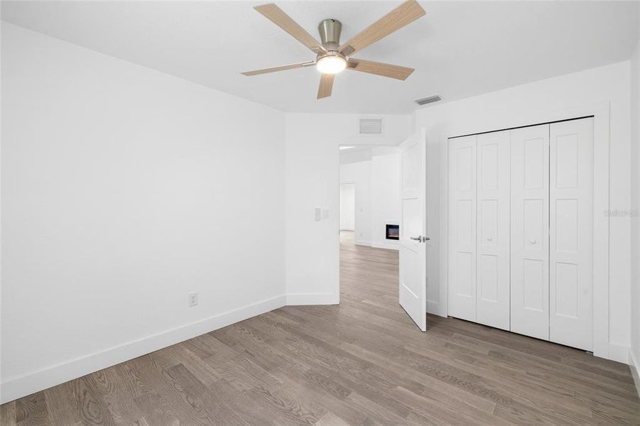 Spacious, unfurnished interior of a new home in , Rotonda West (Image 25).