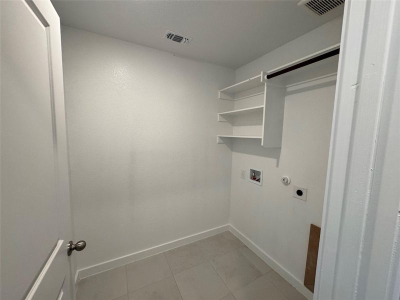 Washroom with hookup for an electric dryer and washer hookup Washroom with hookup for an electric dryer and washer hookup