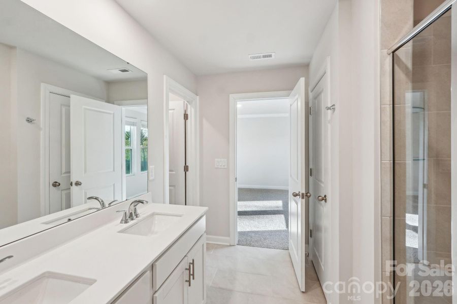 Photo is not of the actual home, but is an inspirational photo of builder’s model home and may depict options, furnishings, and/or decorator features that are not included Photo is not of the actual home, but is an inspirational photo of builder’s model home and may depict options, furnishings, and/or decorator features that are not included