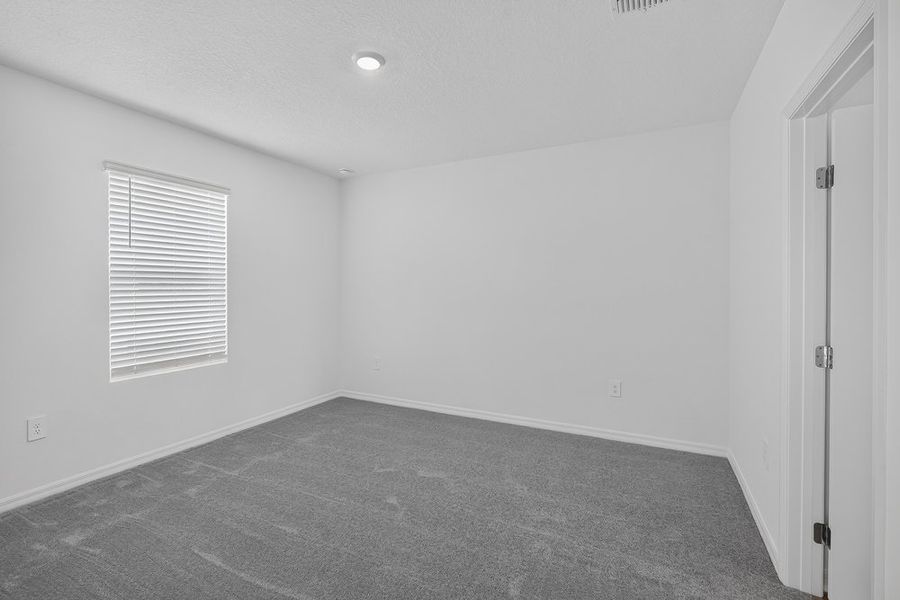 Spacious, unfurnished interior of a new home in Palm Wind, Hudson (Image 8).
