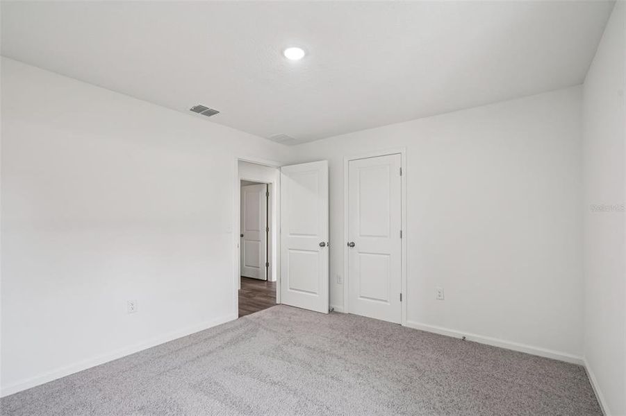 Spacious, unfurnished interior of a new home in Sable Run, Ocala (Image 13).