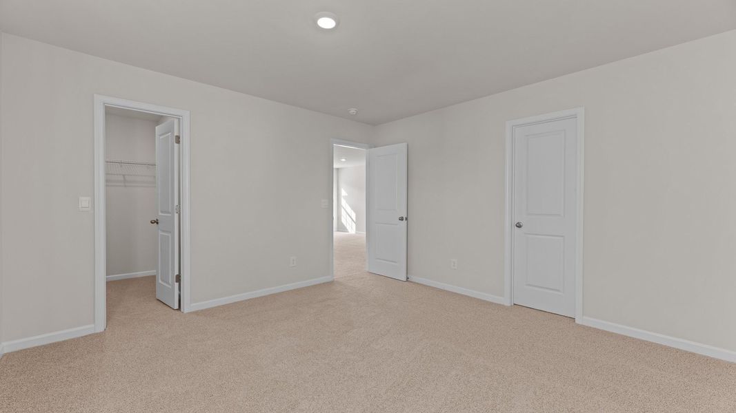 Spacious, unfurnished interior of a new home in East Ridge, Ayden (Image 26).