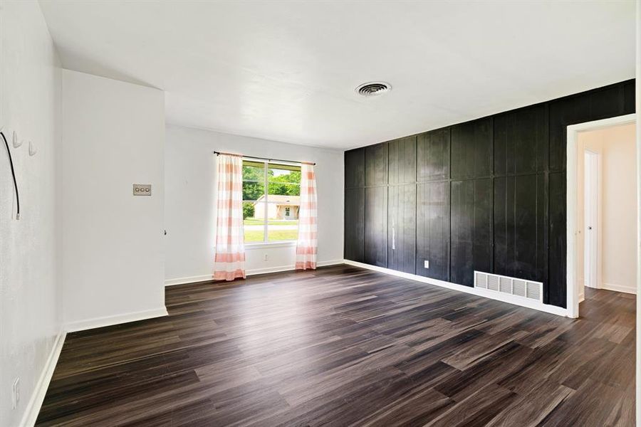 Spacious, unfurnished interior of a new home in , Paris (Image 7).
