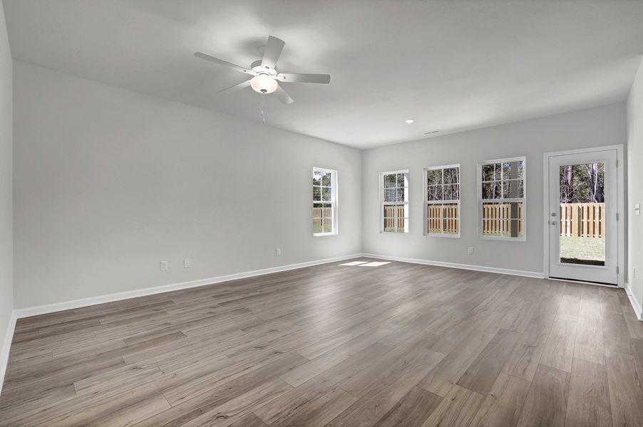 Spacious, unfurnished interior of a new home in River Tide Farms, Bolivia (Image 16).