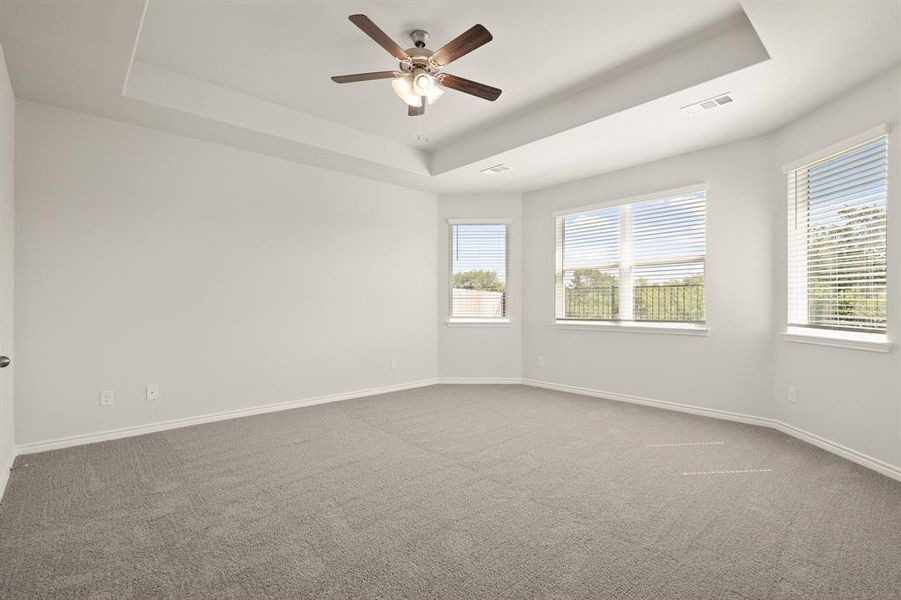 Spacious, unfurnished interior of a new home in Deer Creek, Fort Worth (Image 20).