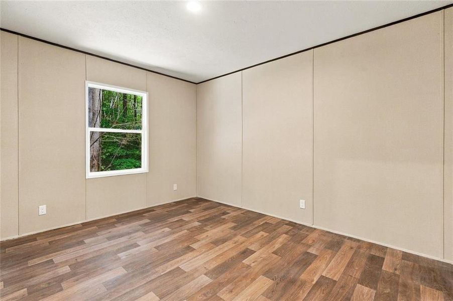 Spacious, unfurnished interior of a new home in , Jasper (Image 36).