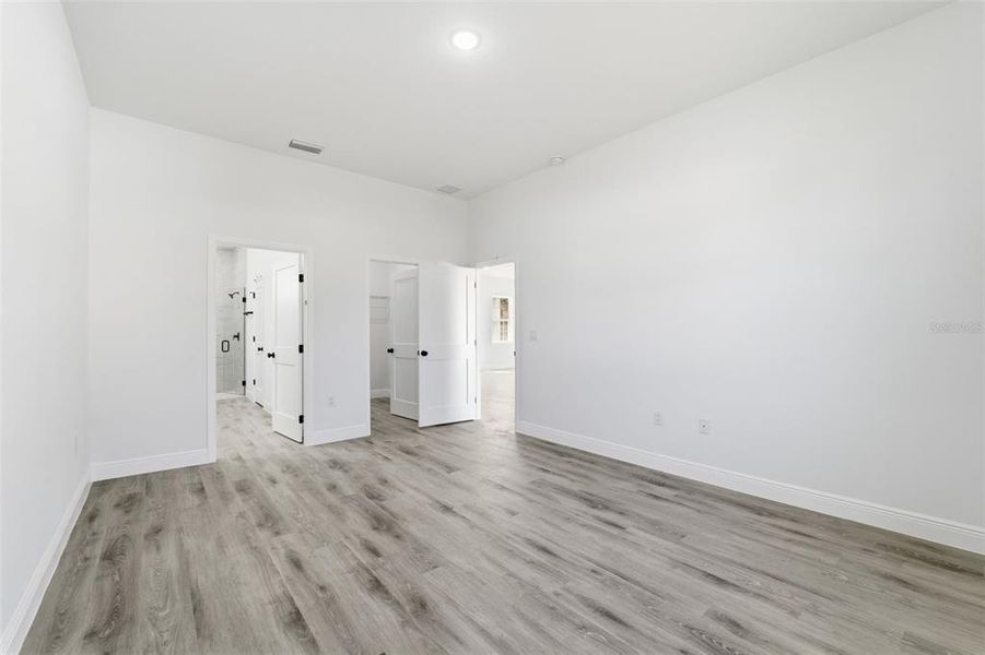 Spacious, unfurnished interior of a new home in , Ocala (Image 16).