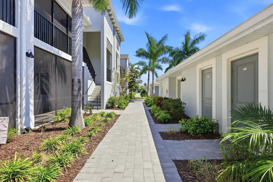 Exterior details and patio area of a home in , Venice (Image 4).