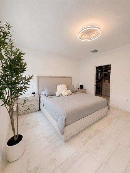 Master bedroom (2)