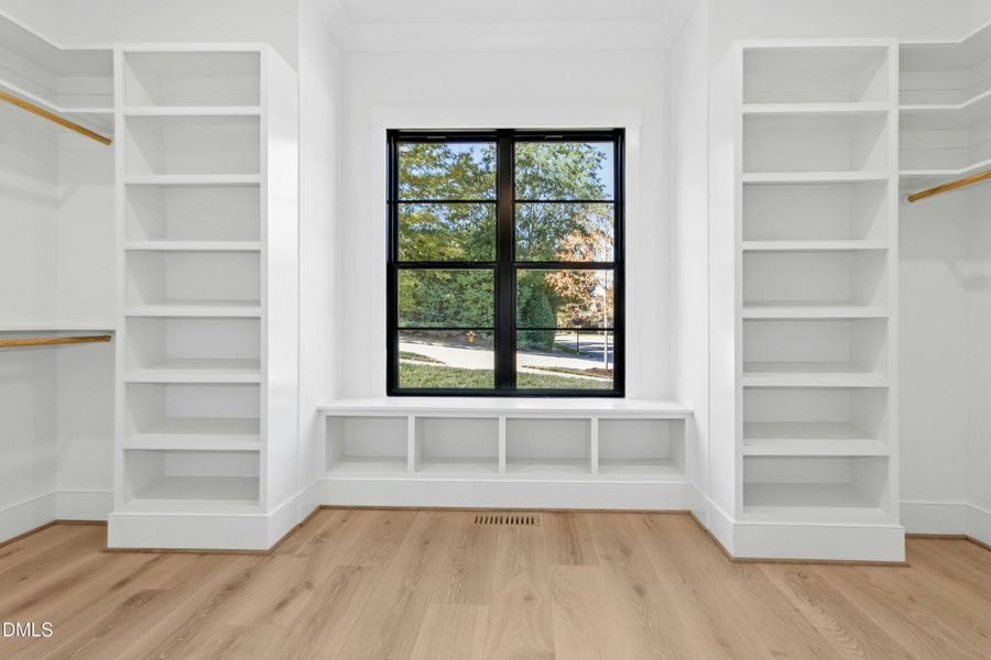 038-487784-IMG_8560 038-487784-IMG_8560