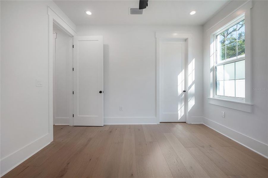 Spacious, unfurnished interior of a new home in , Tampa (Image 26).