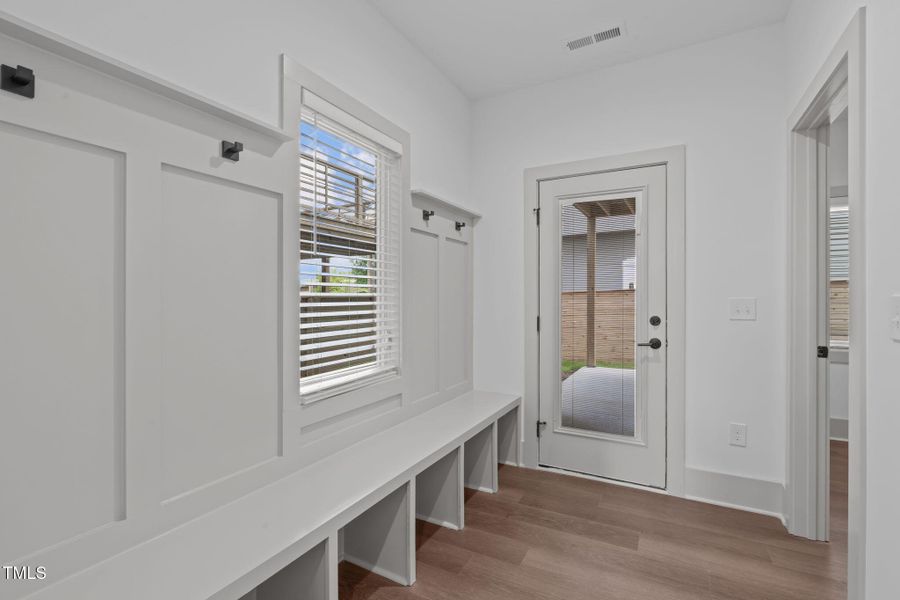 Drop-Zone / Entry Drop-Zone / Entry