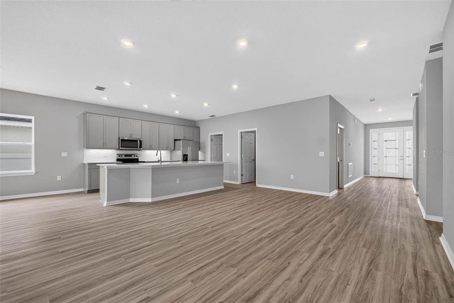 Spacious, unfurnished interior of a new home in , Davenport (Image 26).