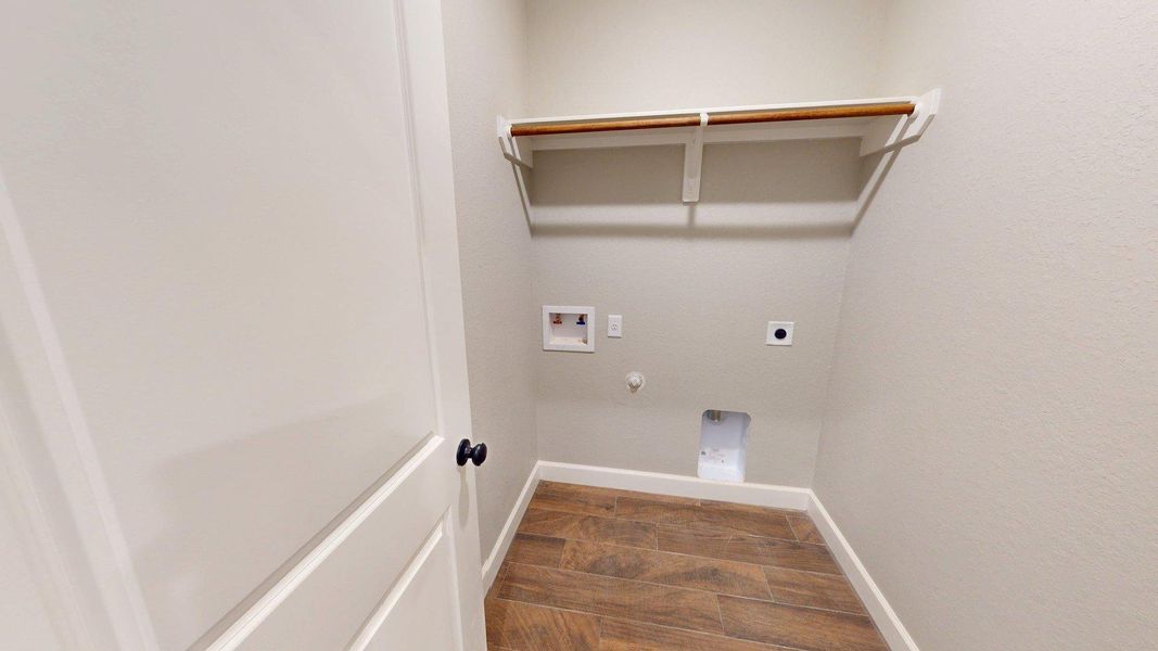 Spacious, unfurnished interior of a new home in , Lake Jackson (Image 25).