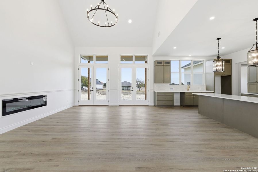 Spacious, unfurnished interior of a new home in , Bandera (Image 42).