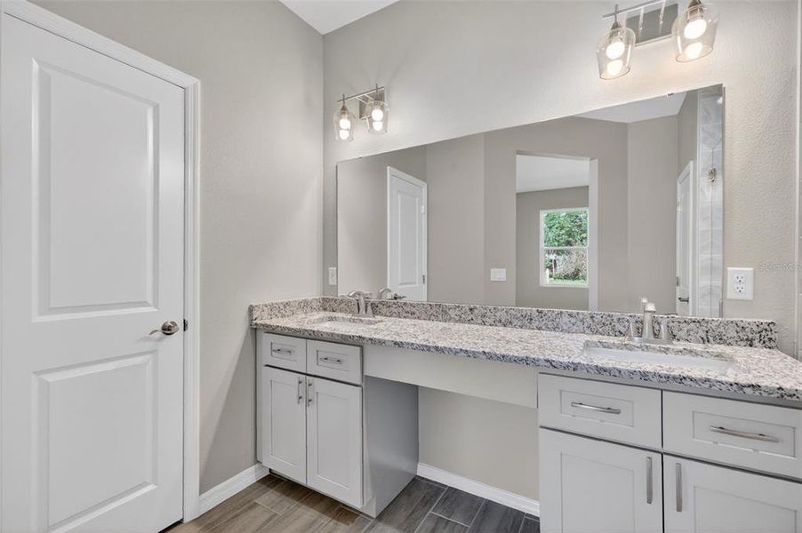 Furnished interior view inside a new home in , Umatilla (Image 11).