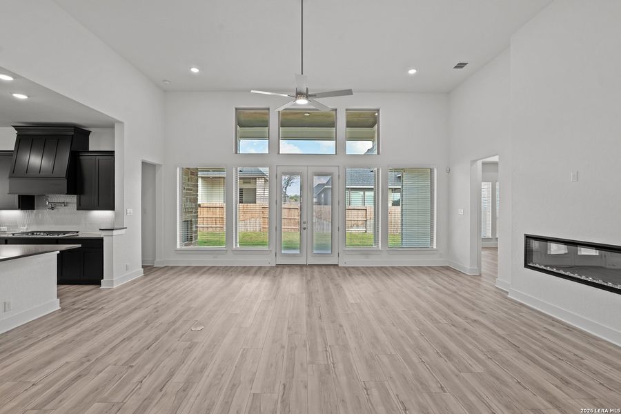 Spacious, unfurnished interior of a new home in , San Antonio (Image 28).