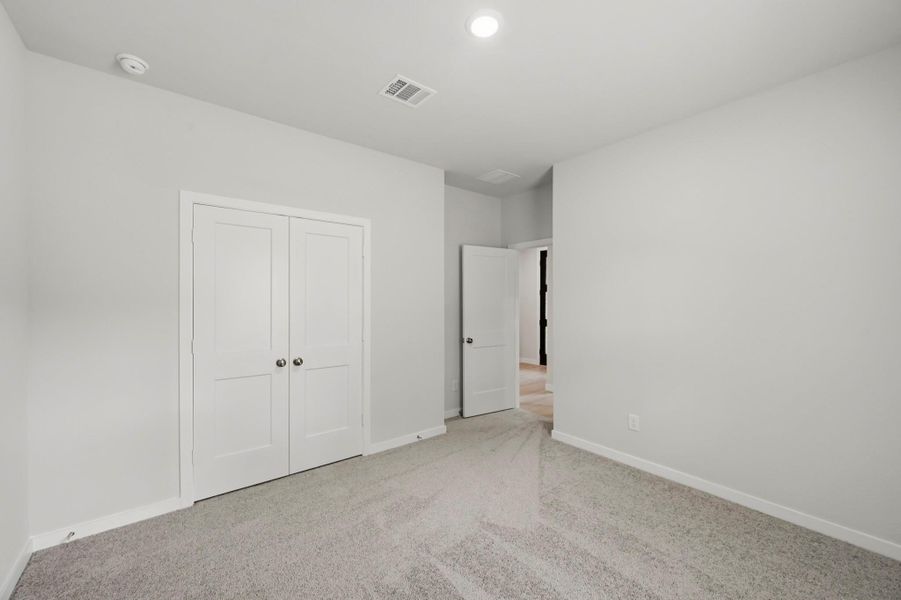 Spacious, unfurnished interior of a new home in Encino Estates, Dayton (Image 10).