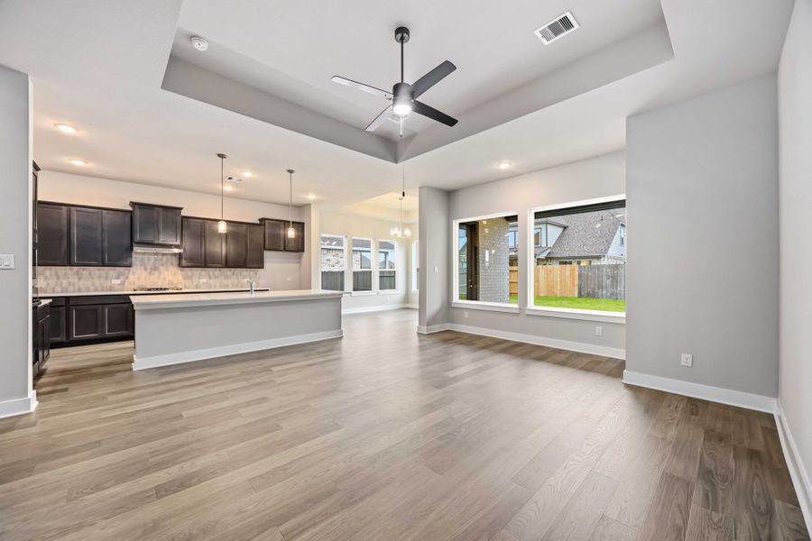 Spacious, unfurnished interior of a new home in Canterra Creek  60', Rosharon (Image 26).