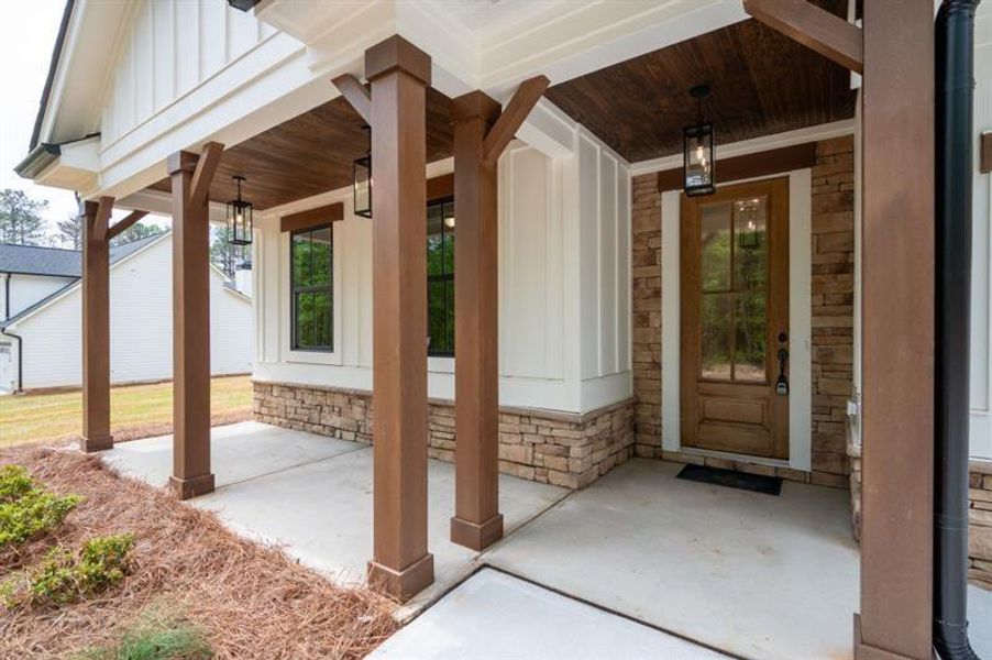 Exterior details and patio area of a home in , Dallas (Image 4).