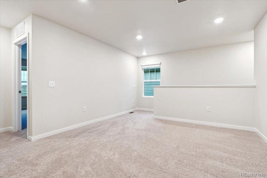 Spacious, unfurnished interior of a new home in Legato, Commerce City (Image 19).