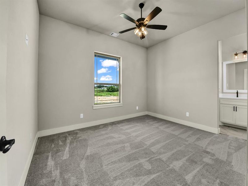 Spacious, unfurnished interior of a new home in , Weatherford (Image 33).