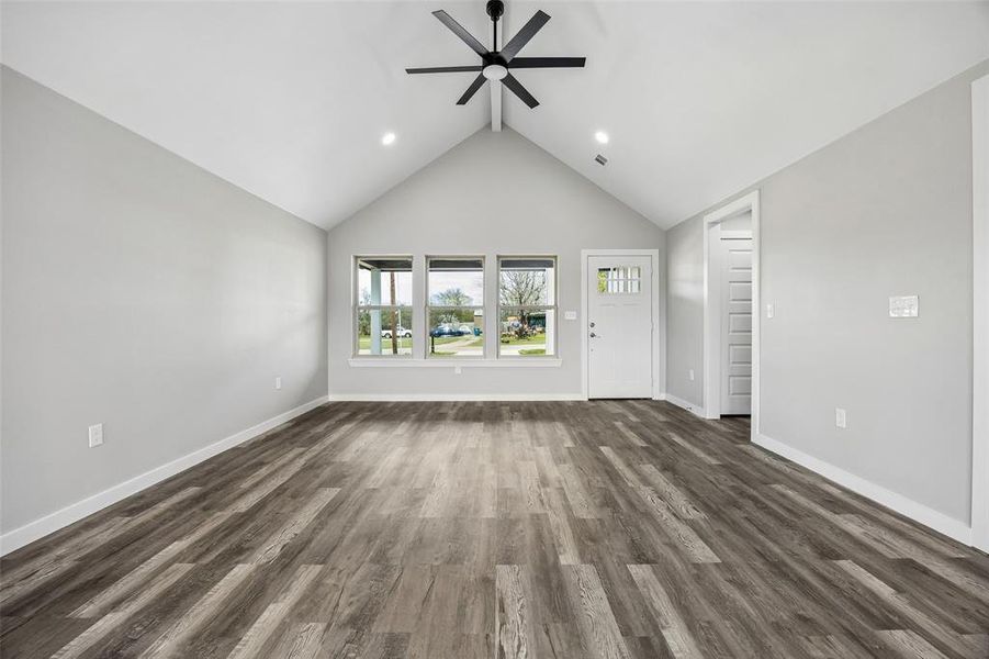 Spacious, unfurnished interior of a new home in , Itasca (Image 16).