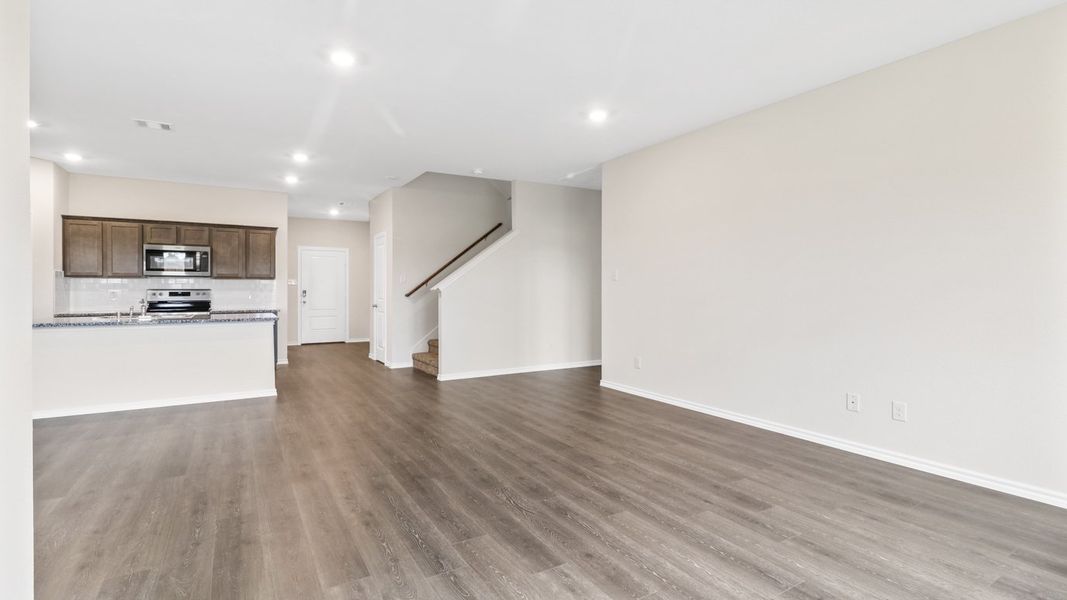 Spacious, unfurnished interior of a new home in Saddlebrook, Waxahachie (Image 27).