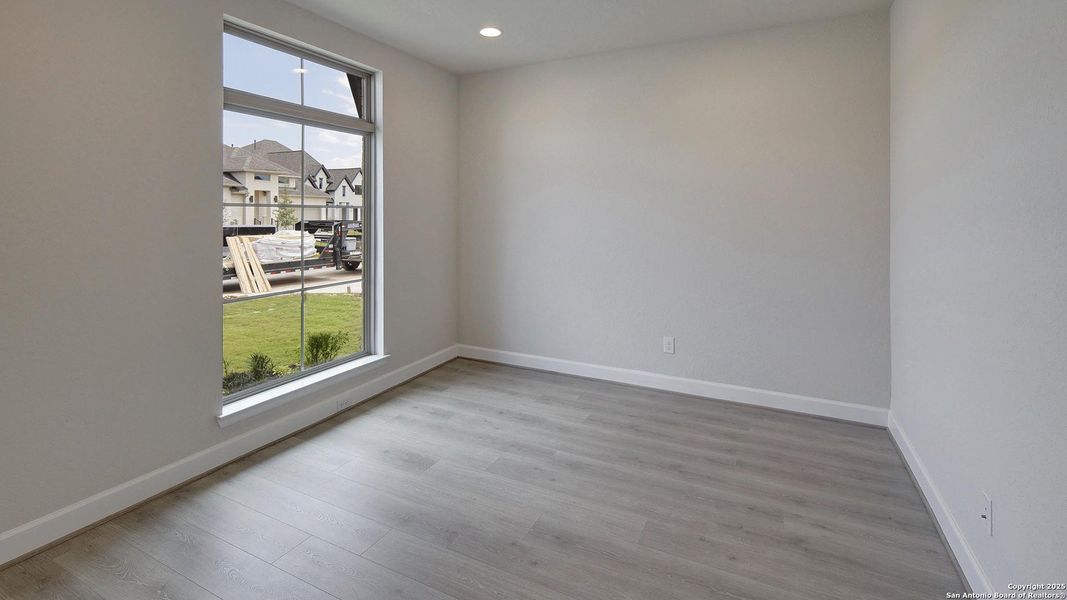 Spacious, unfurnished interior of a new home in Stevens Ranch 55', San Antonio (Image 21).