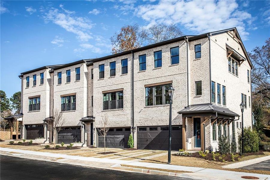 Condo located in Roswell, GA showcasing its design and architecture (Image 3).