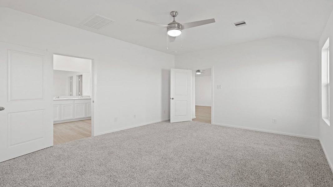 Spacious, unfurnished interior of a new home in Sunterra Lakes, Brookshire (Image 23). Spacious, unfurnished interior of a new home in Sunterra Lakes, Brookshire (Image 23).