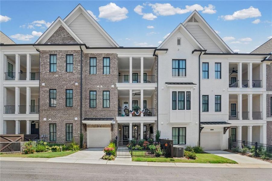 Condo located in Peachtree Corners, GA showcasing its design and architecture (Image 3).