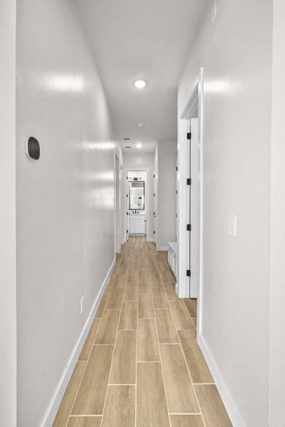 Spacious, unfurnished interior of a new home in Verdancia, El Paso (Image 31).