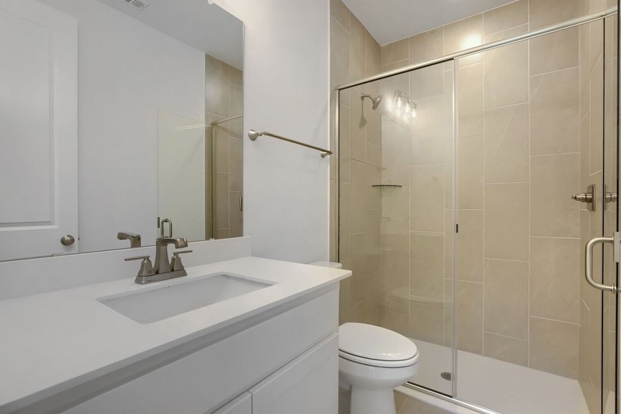 625 Damsel June - Full Bathroom