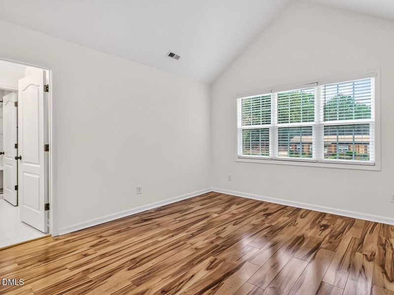 019-1280x960-primary-br