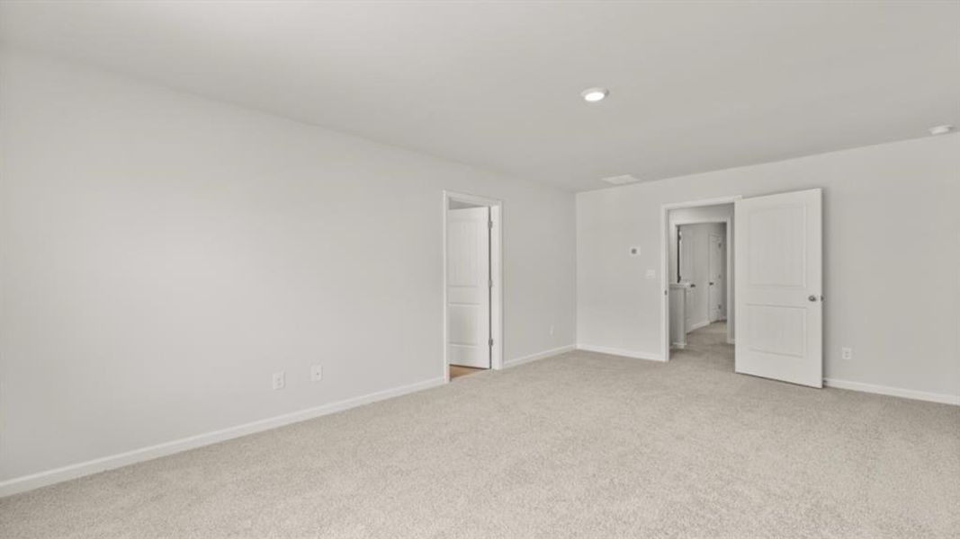 Spacious, unfurnished interior of a new home in Oconee Overlook, Gainesville (Image 34).